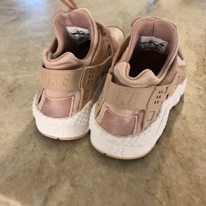 Nike Huarache Women’s Sneakers